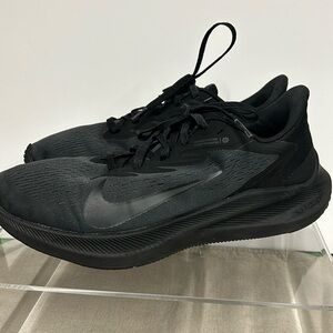 🏃🏽🏃🏽🏃🏽❤️Size 10.5- Men’s Nike air zoom winflo 7 running shoes